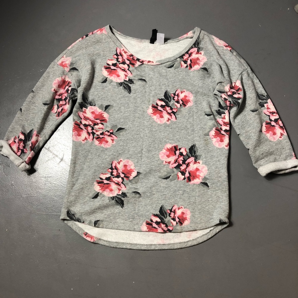 🐺SALE🐺 H&M Grey Floral Sweater